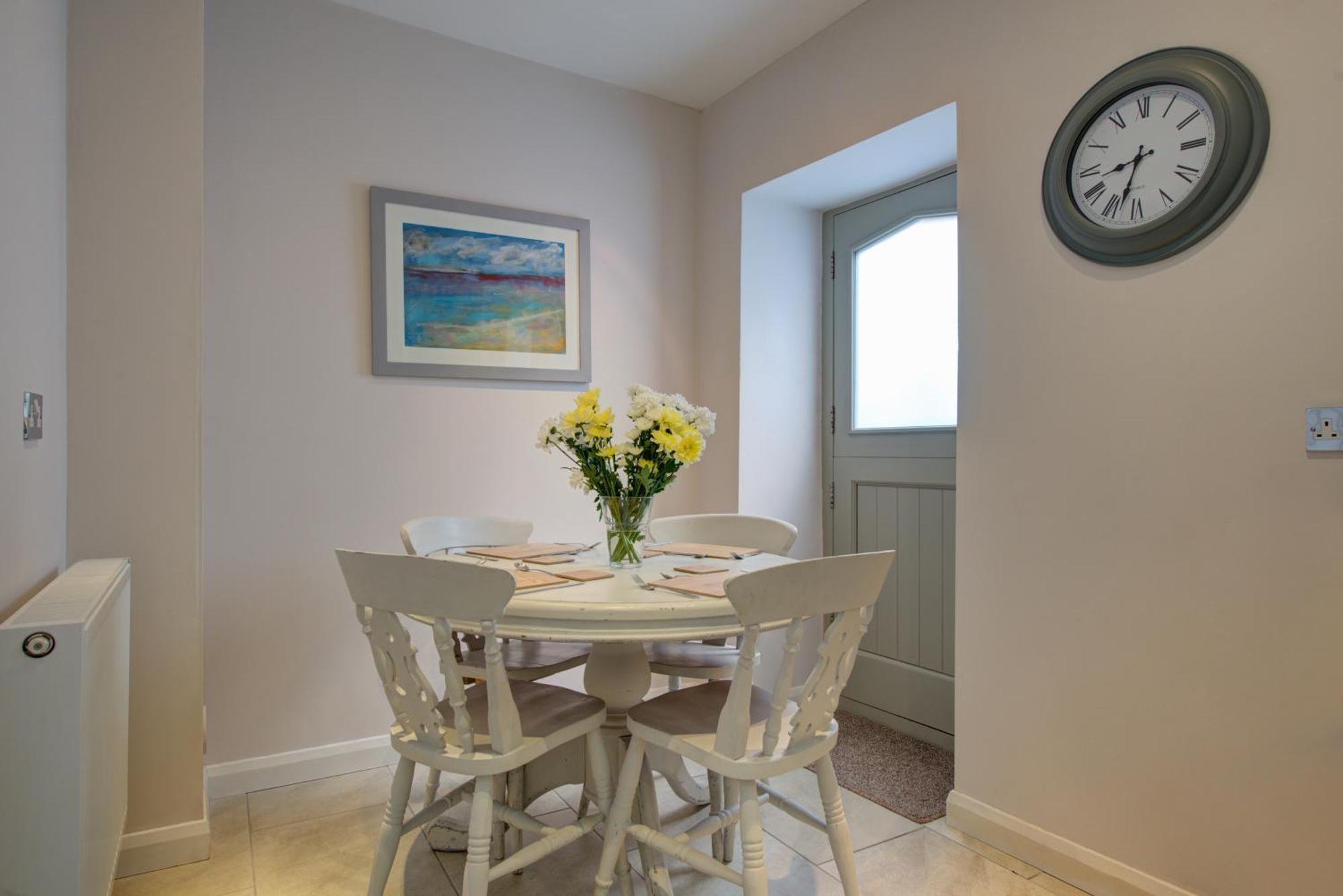 Stylish Townhouse, Work Desk, Fast Wi-Fi, Sleeps 6 スタンフォード エクステリア 写真