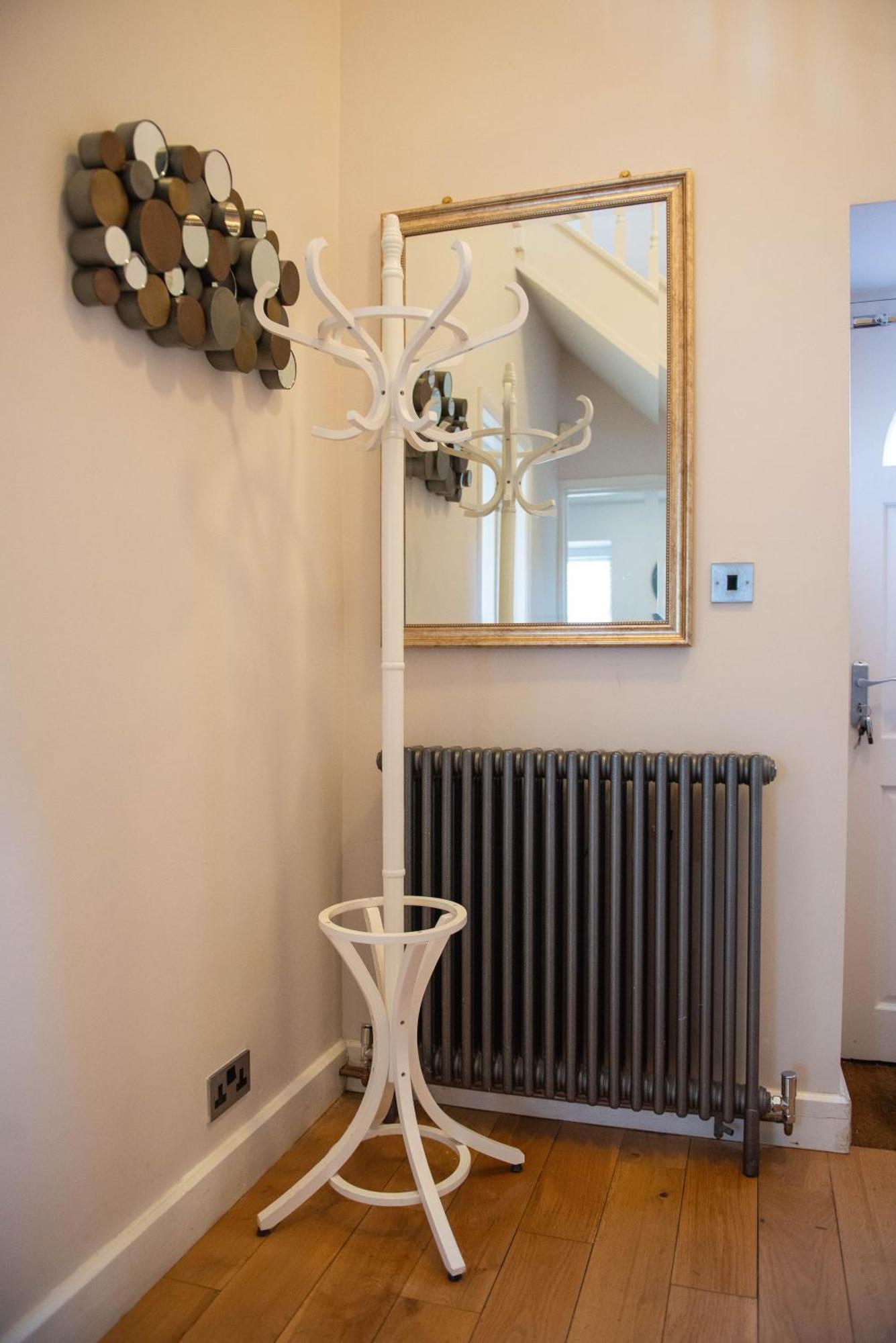 Stylish Townhouse, Work Desk, Fast Wi-Fi, Sleeps 6 スタンフォード エクステリア 写真